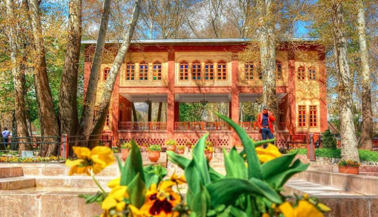 در این باغ ایرانی تا میتوانید سلفی بگیرید
