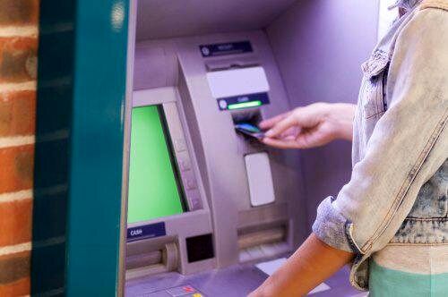 یک زن بعد از ۶۰ سال سراغ حساب بانکی‌اش رفت