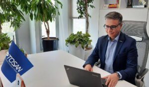 عملکرد بانکهای توسنی