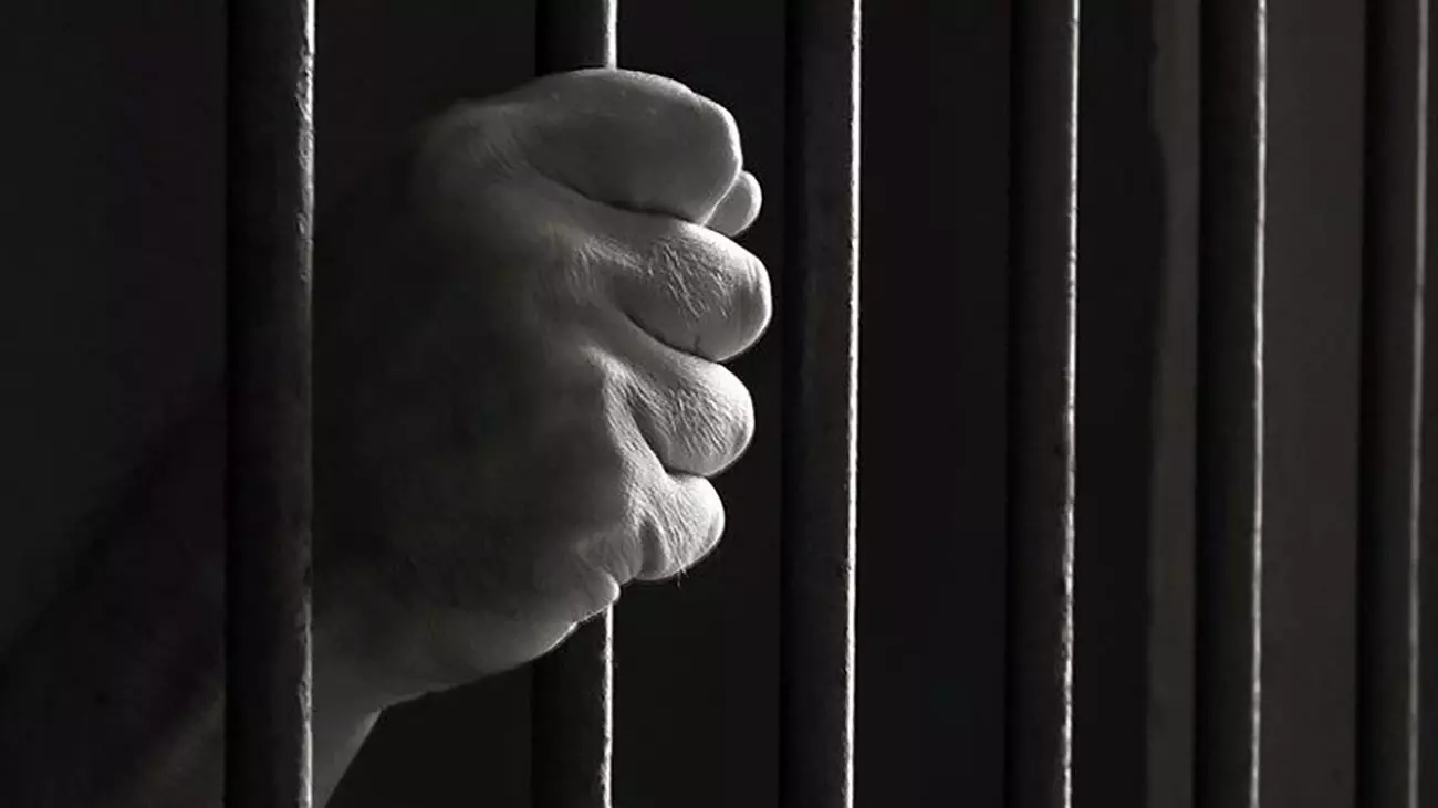 بازداشت مدیر و کارمند بانک