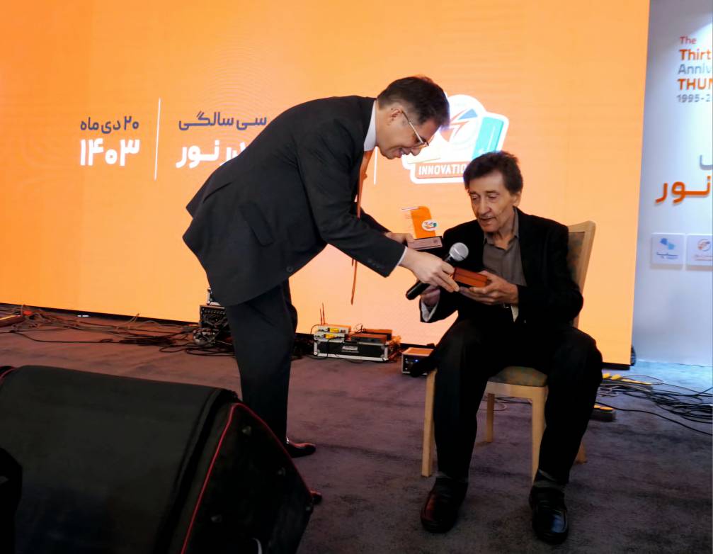 تولد سی سالگی تندر نور