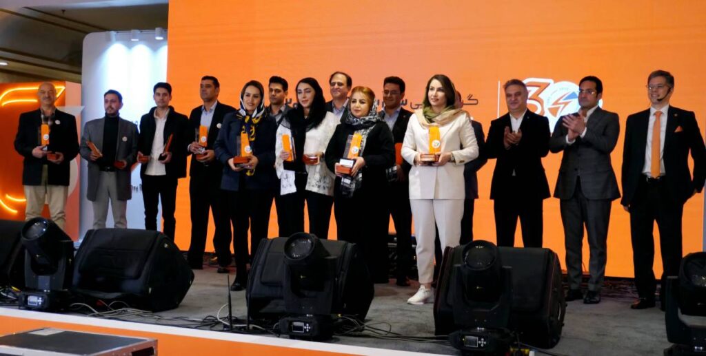 تولد سی سالگی تندر نور