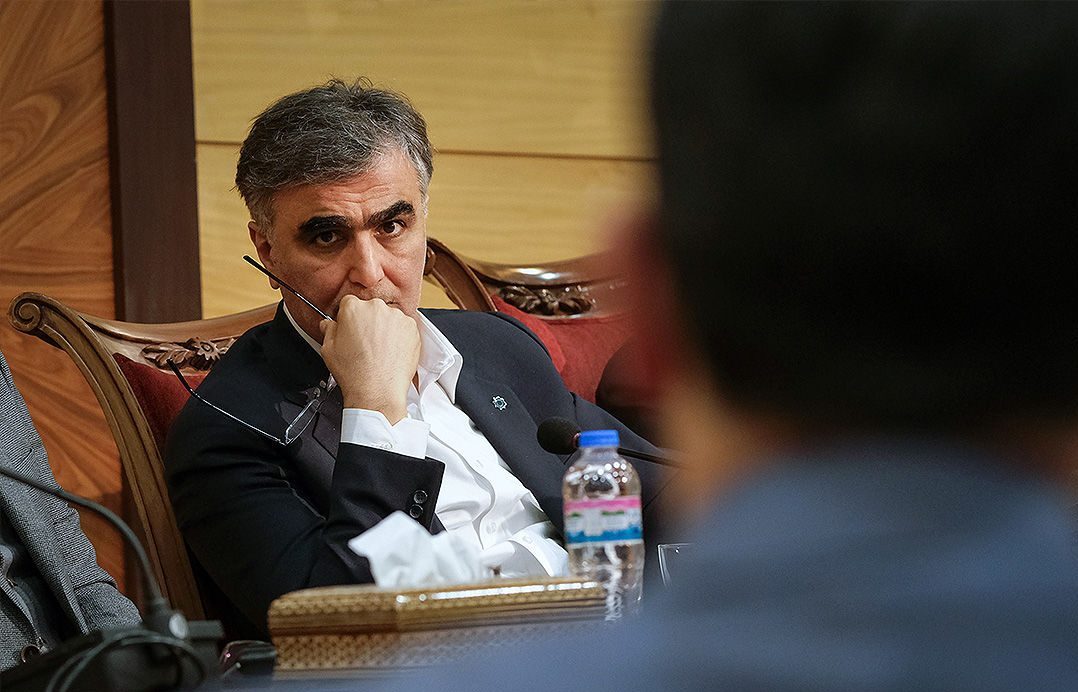 برخورد فرزین با پلتفرم آنلاین