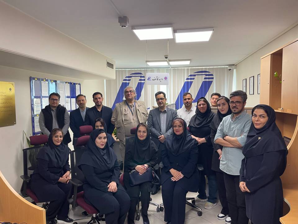 تقدیر مدیر امور روابط عمومی بانک ایران زمین
